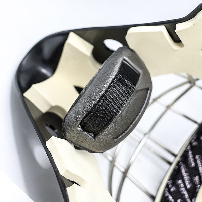 Helma brankáře pro hokej z bílé ocelové hlavy