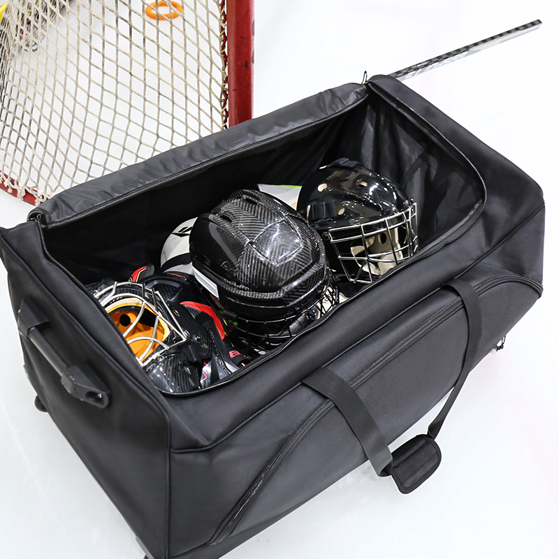 Vlastní taška s velkým hokejovým zařízením s koly