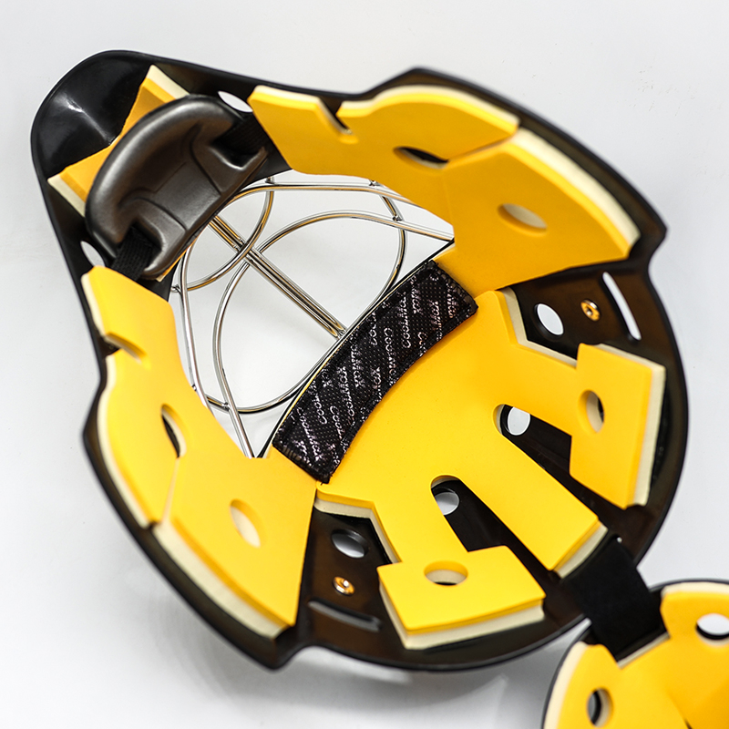 Helma brankáře pro hokej z bílé oceli Helma