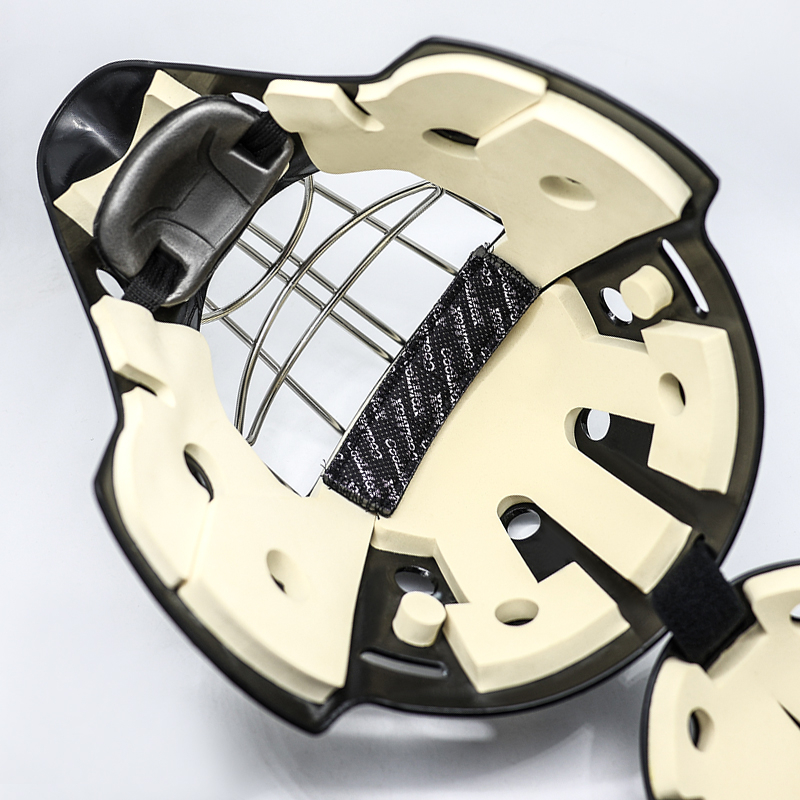 Helma brankáře pro hokej z bílé ocelové hlavy