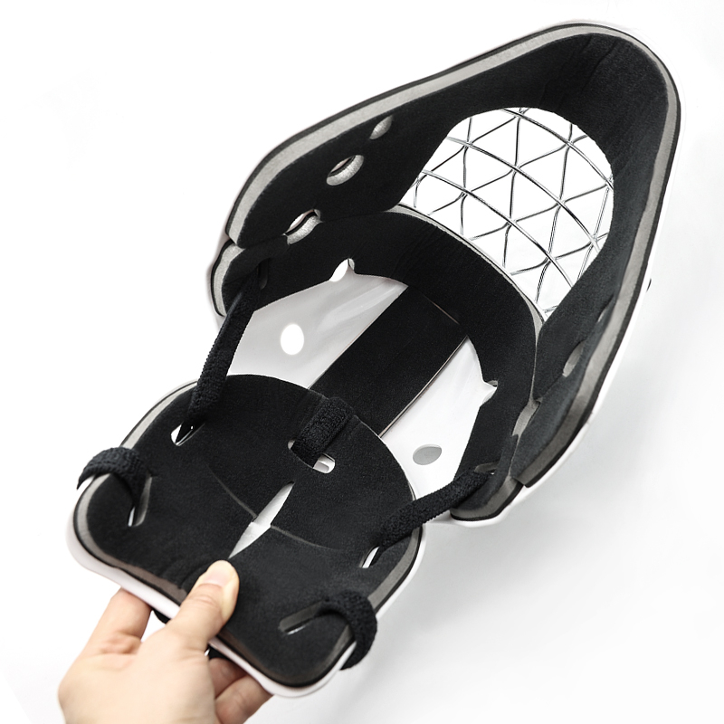 Odolná lehká brankářská helma Ringette s pohodlným střihem